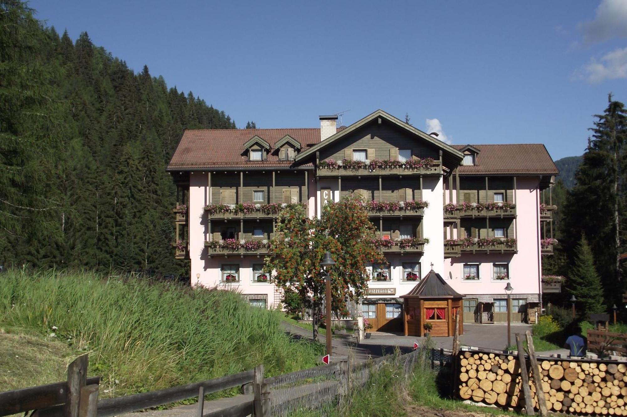 Hotel Canada Predazzo Zewnętrze zdjęcie